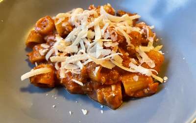 One-Pot-Pasta mit Hackfleisch und Mozzarella